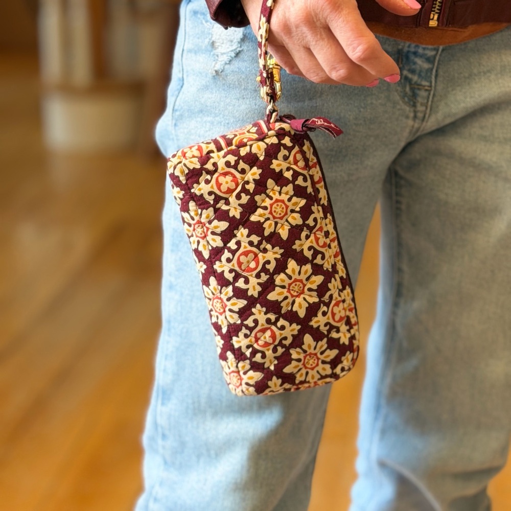 Vera Bradley Vintage  RETIRED 2006 Medallion Wristlet - Picture 11 of 11